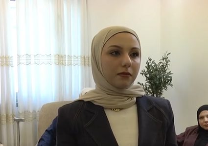 الطالبة لمى صوالحي تحصد معدل 97.1 وتختار "ذكاء الأعمال" في جامعة النجاح الوطنية