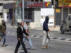 مستوطن يطعن مواطنا تعطلت مركبته في المعرجات غرب أريحا