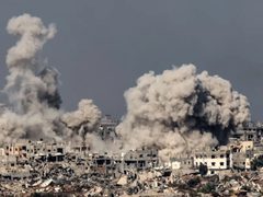الاحتلال يدمر أربعة منازل ومنشأة تجارية في قطاع غزة