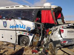 35 وفاة و30 إصابة في حادث سير بين حافلتين على طريق دمشق–دير الزور
