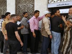 نقابة موظفي القطاع العام بغزة: إضراب شامل الأربعاء احتجاجًا على تأخر الرواتب