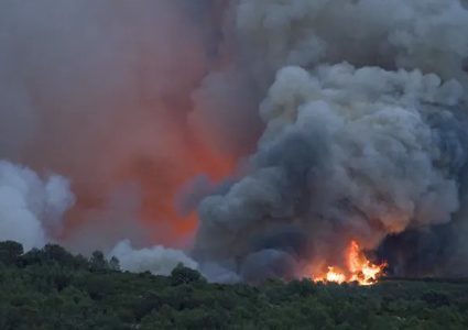 حرائق واسعة في فرنسا وإسبانيا تجبر أكثر من 200 ألف شخص على الإجلاء