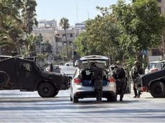الاحتلال يقيم حاجزا قرب المغير ويعتقل شابا ويمنع المركبات من المرور بسهل مرج سيع