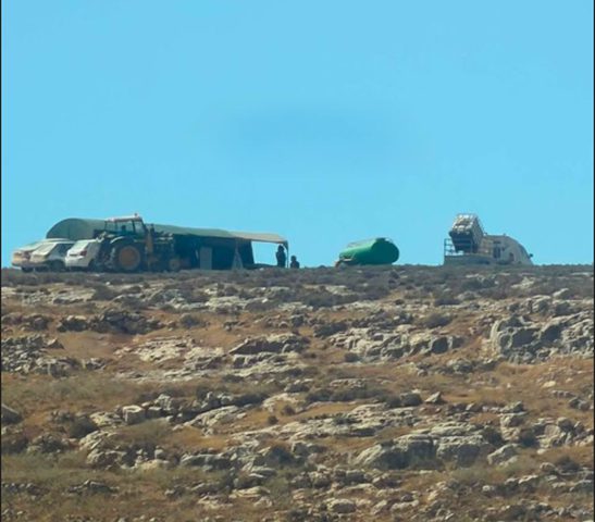 مستوطنون يقيمون بؤرة استيطانية جديدة على أراضي تل العاصور شرق رام الله