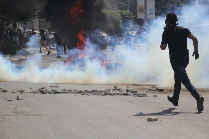 الاحتلال يقتحم بلدة أبو ديس ويطلق قنابل الغاز والصوت