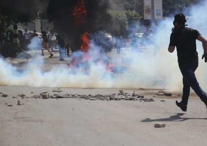 الاحتلال يقتحم بلدة أبو ديس ويطلق قنابل الغاز والصوت