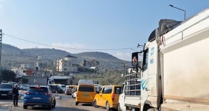 إغلاق حواجز الاحتلال يجبر سيدتين على الولادة داخل مركبتين في محيط نابلس