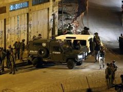 قوات الاحتلال تقتحم محيط مخيم الجلزون وتغلق مدخل دير جرير شرق رام الله