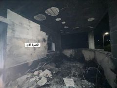 مستوطنون يهاجمون بلدة قصرة ويحرقون مسجد "الرحمة"