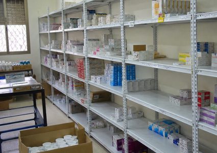 الحكومة والقطاع الدوائي يتوصلان إلى تفاهمات لمعالجة أزمة الإمداد الدوائي