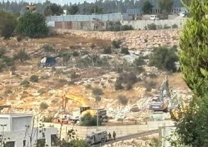 جيش الاحتلال يهدم منزلين في نعلين غرب رام الله