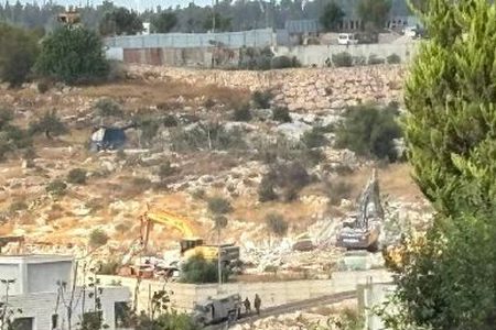 جيش الاحتلال يهدم منزلين في نعلين غرب رام الله