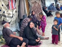 نازحو غزة يرحبون بدخول قوة دولية ويطالبون بإعادة إعمار منازلهم والعودة إلى حياته