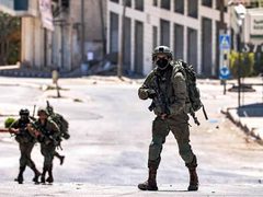 إسرائيل تعزز انتشارها العسكري في الضفة الغربية وسط تحذيرات أمنية من تصعيد واسع