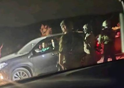 مستوطنون إرهابيون يعتدون على مركبات المواطنين قرب جبع شمال شرق القدس