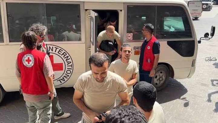 الصليب الأحمر: تسهيل نقل 60 معتقلاً أُفرج عنهم إلى مجمع ناصر الطبي