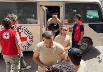 الصليب الأحمر: تسهيل نقل 60 معتقلاً أُفرج عنهم إلى مجمع ناصر الطبي