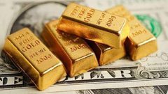 الذهب يتراجع مع صعود الدولار والنفط يهبط بأكثر من دولار