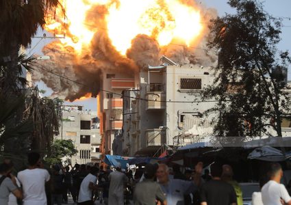 3 إصابات جراء قصف للاحتلال استهدف بناية سكنية غرب مدينة غزة