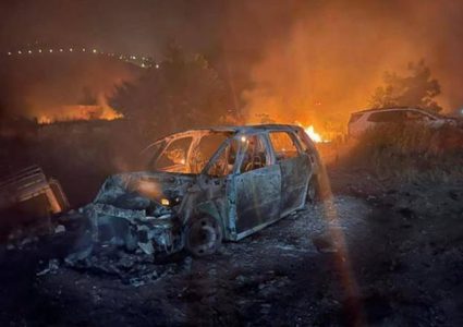 مستوطنون يحرقون مركبة في منطقة أبو نجيم شرق بيت لحم