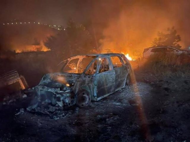 مستوطنون يحرقون مركبة في منطقة أبو نجيم شرق بيت لحم