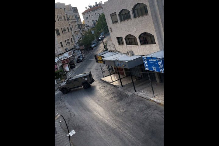 الاحتلال يقتحم نابلس ويعتقل ثمانية مواطنين بينهم سيدة