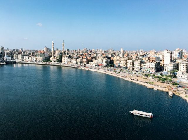حريق في ناقلتي غاز بميناء دمياط بعد إصابة إحداهما بمسيّرة