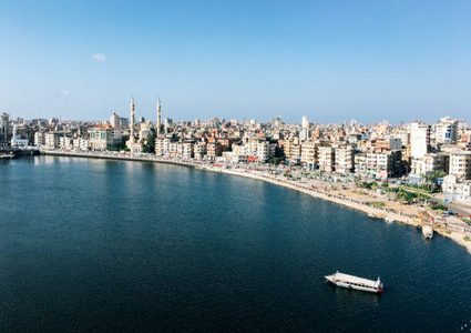 حريق في ناقلتي غاز بميناء دمياط بعد إصابة إحداهما بمسيّرة