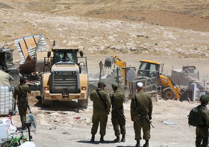 الاحتلال يهدم بئرا في الأغوار ومستوطنون يهاجمون تجمع الرأس الأحمر