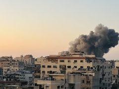 الاحتلال يدمر مسجدا بغزة ومنزلا بدير البلح ويواصل خروقاته