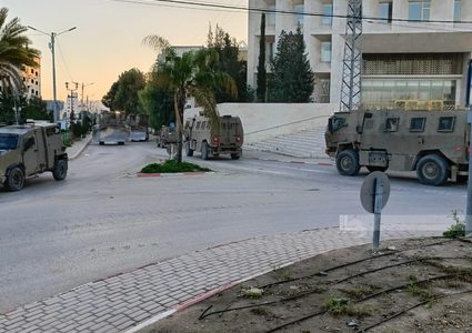 الاحتلال يداهم عشرات المنازل خلال اقتحامه اللبن الشرقية