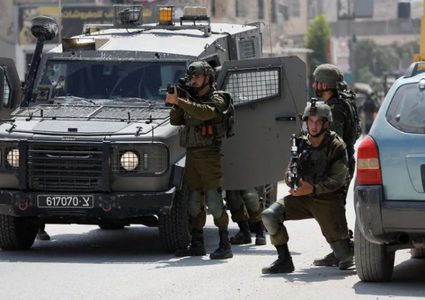 الاحتلال يحاصر منزلا في بيت أمر شمال الخليل