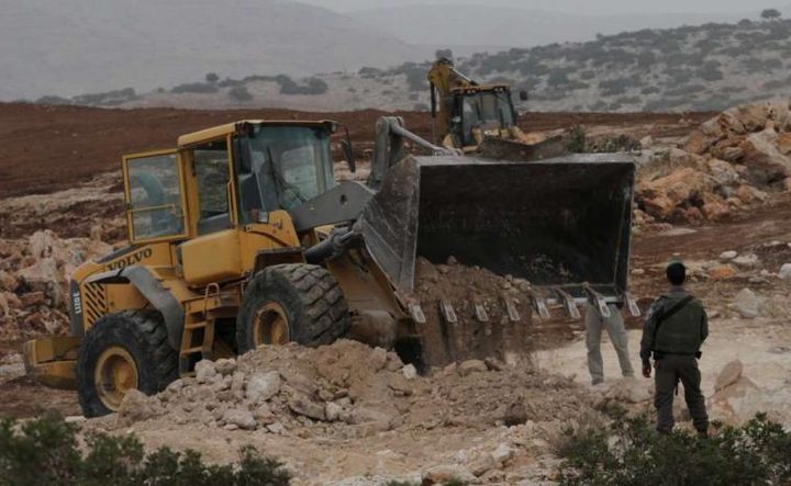 الاحتلال يخطر بإغلاق وهدم كراج لتصليح المركبات في ضاحية شويكة شمال طولكرم