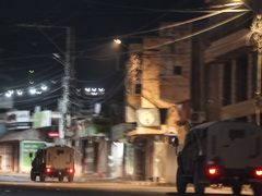 قوات كبيرة من جيش الاحتلال تقتحم بلدة بيت أمر وفرض حظر التجوال