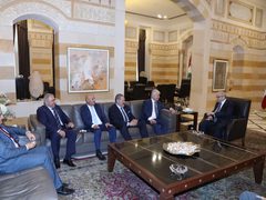 وفد فلسطيني يبحث مع نوّاف سلام العلاقات الثنائية وأوضاع الفلسطينيين في لبنان