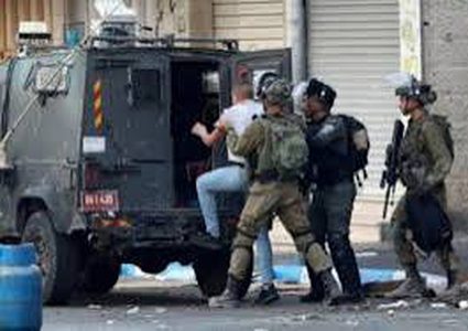 الاحتلال يعتقل مواطنين من يطا وبيت أمر في الخليل