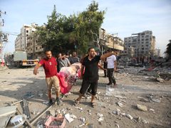 شهيدان وإصابات جراء قصف للاحتلال على حي الشيخ رضوان شمال غرب غزة