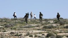 مستوطنون يهاجمون منازل ومركبات المواطنين غرب الخليل