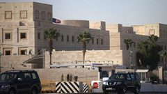 السفارة الأمريكية في عمّان توصي الأمريكيين بمغادرة المنطقة