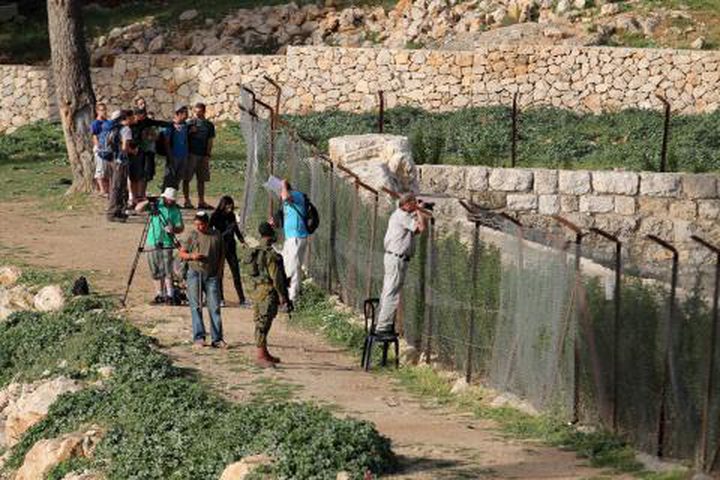 مستوطنون يعتدون على مسن جنوب شرق بيت لحم والاحتلال يقتحم منطقة برك سليمان