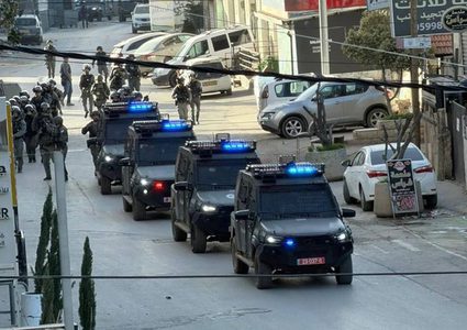 الاحتلال يقتحم كفر عقب ويغلق شارعا رئيسيا وينشر قناصة على أسطح البنايات