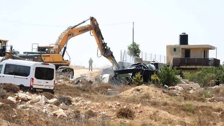 إخطارات إسرائيلية بهدم منشآت تجارية في محيط دوار البادية شرق جنين