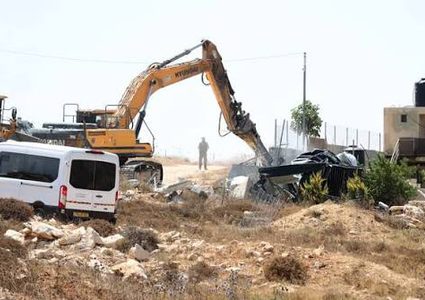 إخطارات إسرائيلية بهدم منشآت تجارية في محيط دوار البادية شرق جنين