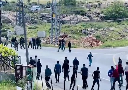 مستوطنون يهاجمون مركبة تجارية ويحاولون سرقتها شرق نابلس