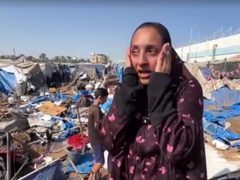 أمهات من غزة يروين معاناة النزوح والخوف تحت وطأة غارات الاحتلال