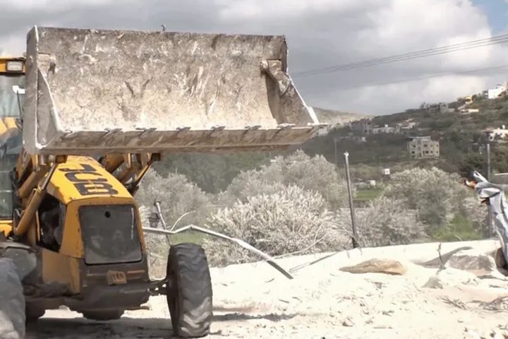 الاحتلال يخطر بهدم ثلاث منشآت سياحية في عرانة شرق جنين