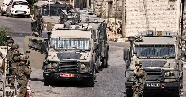 قوات الاحتلال تقتحم مخيم الفارعة جنوب طوباس وتداهم منازل المواطنين
