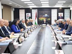 مصطفى يوجّه بتسريع توريد أدوية الأمراض المزمنة رغم الأزمة المالية