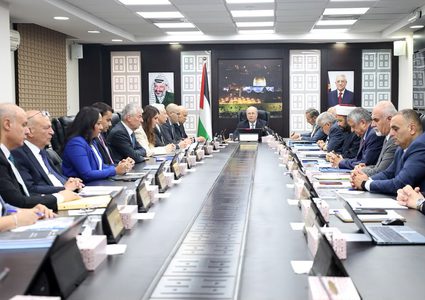مصطفى يوجّه بتسريع توريد أدوية الأمراض المزمنة رغم الأزمة المالية