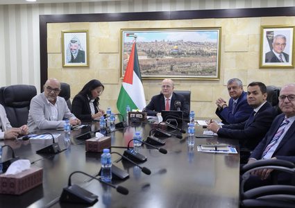 رئيس الوزراء: الحكومة تواصل جهودها لتعزيز التعافي المبكر وإعادة إعمار قطاع غزة